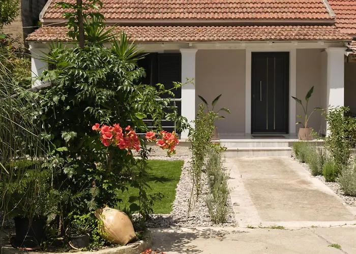 Mouzakitis Studio 1